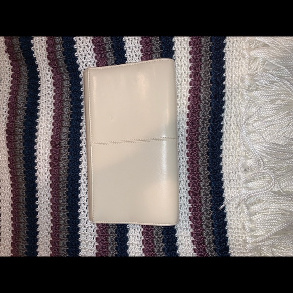 Cream and gold clutch - Picture 5 of 5